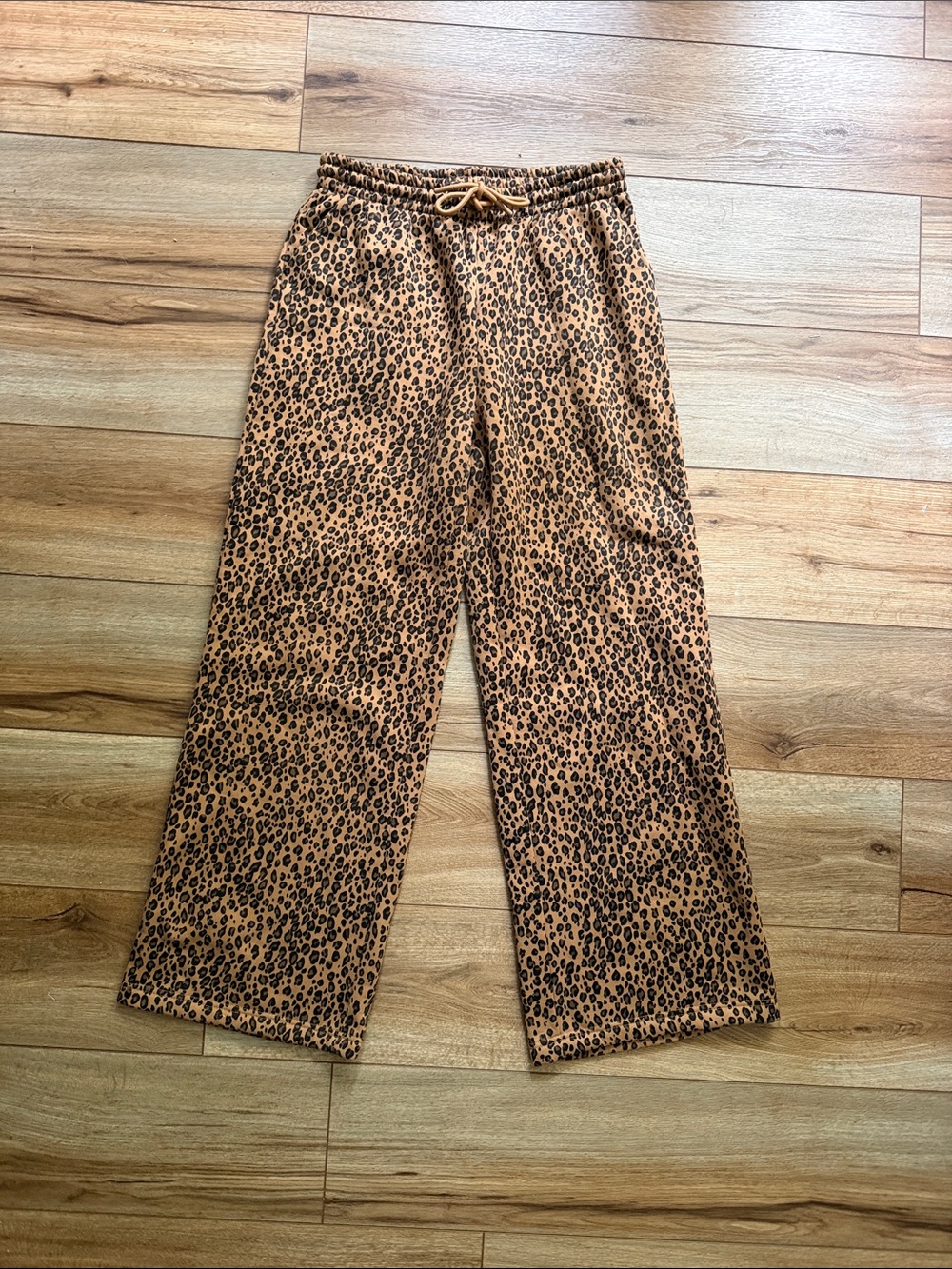 Women’s Leopard Print Sweatpants - Tan/Black